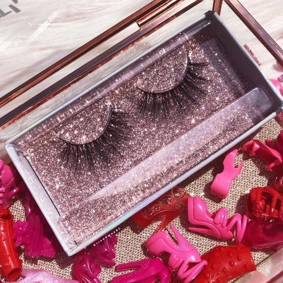 ISO!!! Looking for FULL Pur x Barbie collection!!! - Picture 4 of 4